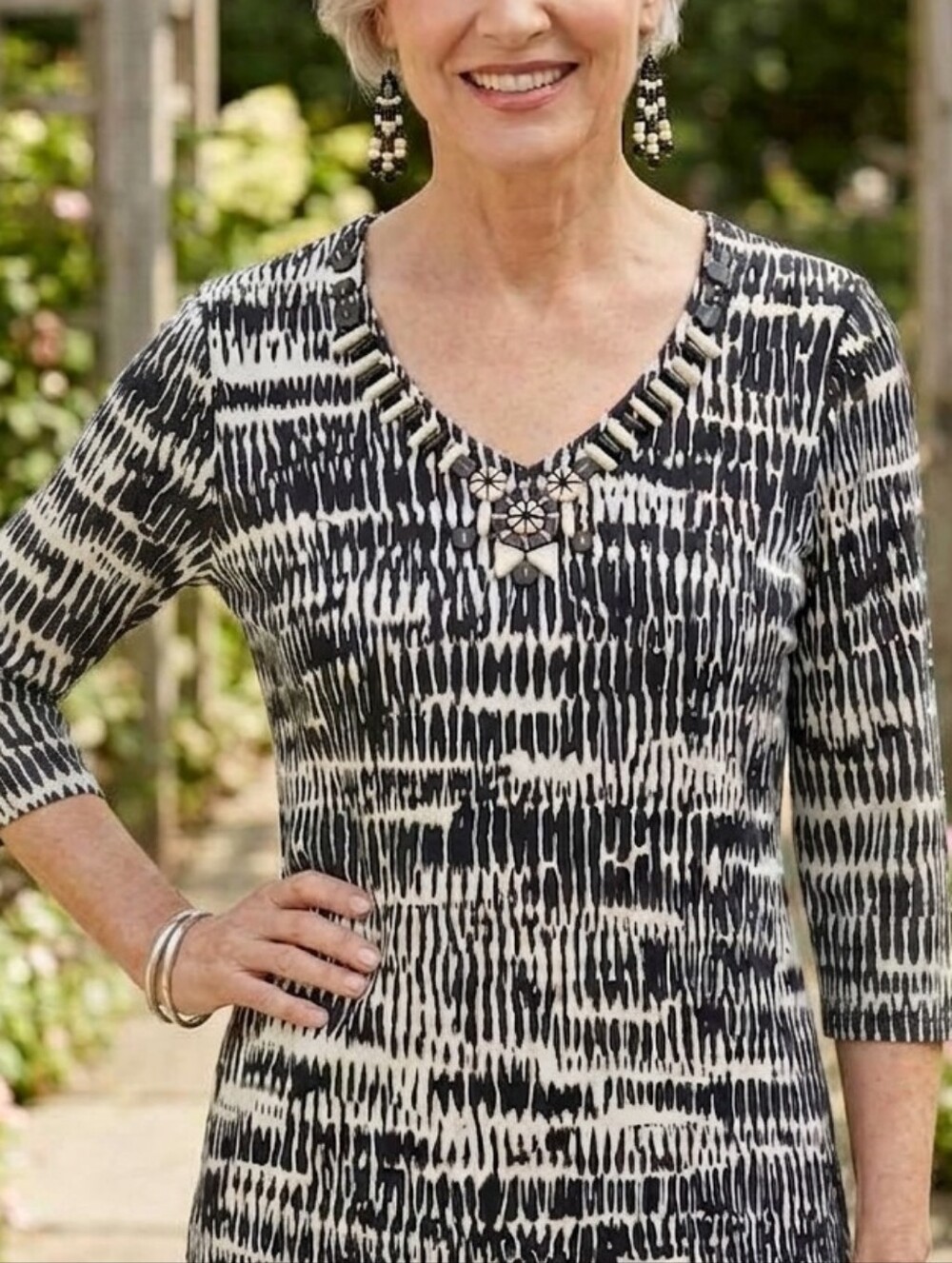 NWOT Ruby Road 3/4 Sleeve V-neck Pattern Top Bead-embellished Neckline Sz Medium